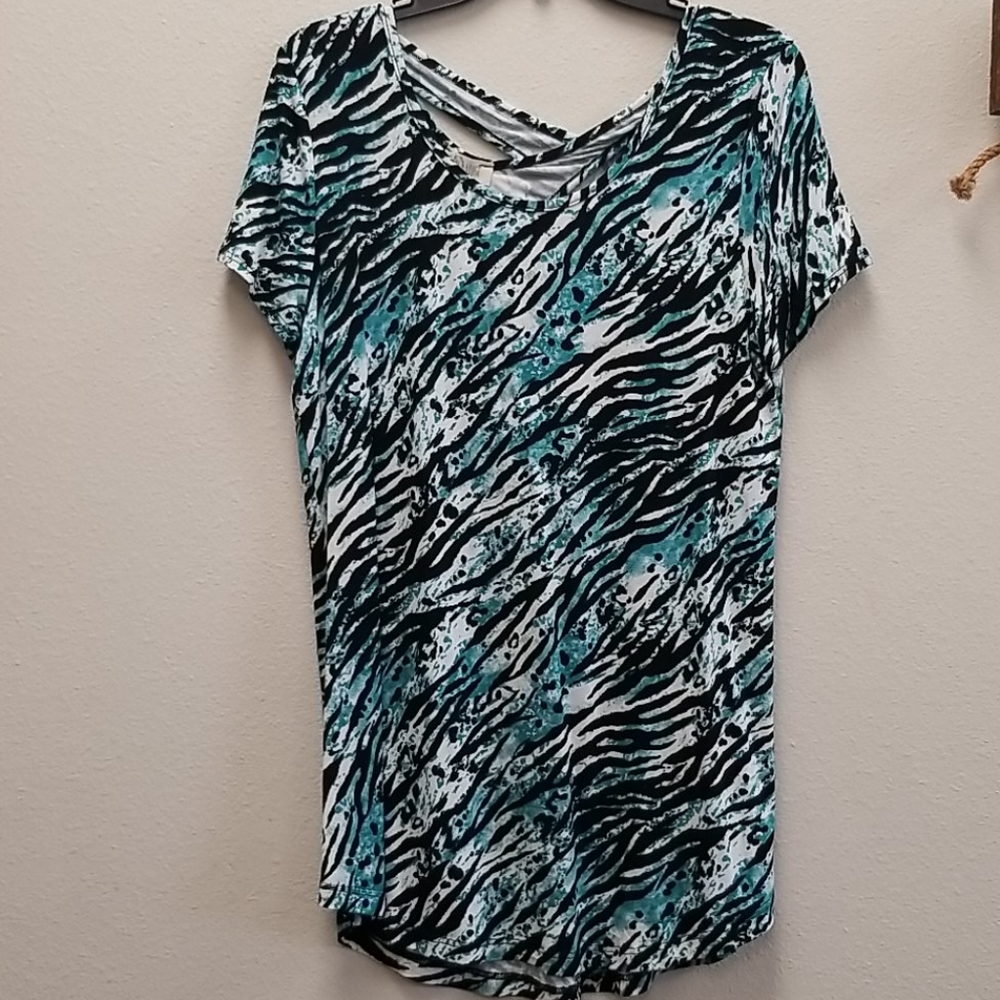Adorable top by Be Stage NWT L